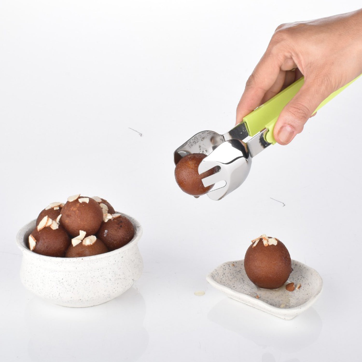 2698 Multi P Salad Serve Tong used in all kinds of places household and kitchen purposes for holding and grabbing food stuffs and items etc. 2698 Multi P Salad Serve Tong used in all kinds of places household and kitchen purposes for holding and grabbing food stuffs and items etc.